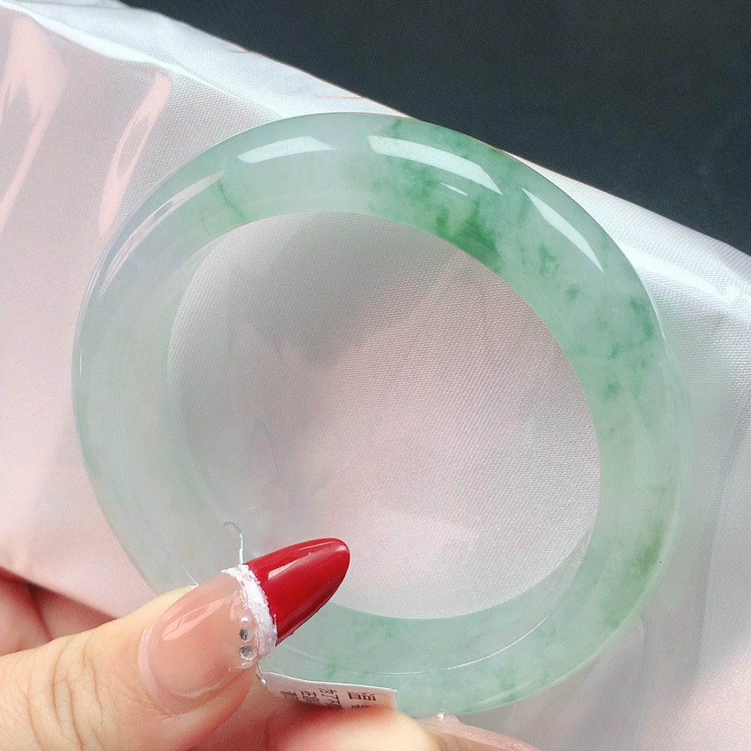 翡翠手镯未镶嵌57圈