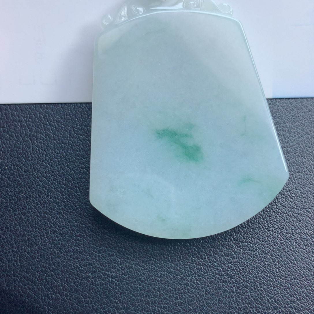 翡翠颈饰未镶嵌无事牌