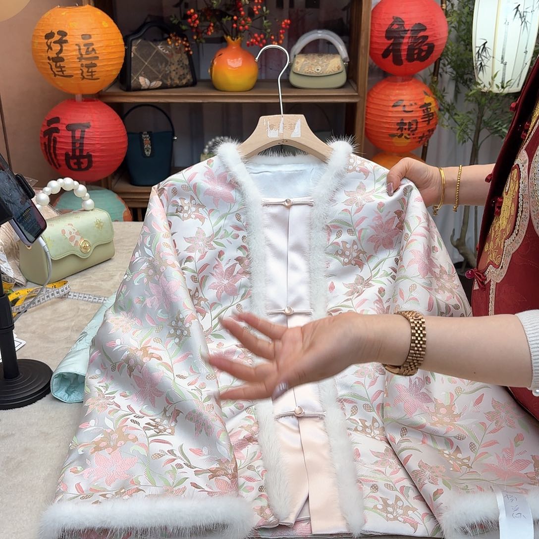 刺绣棉服破价成衣胸围104M码