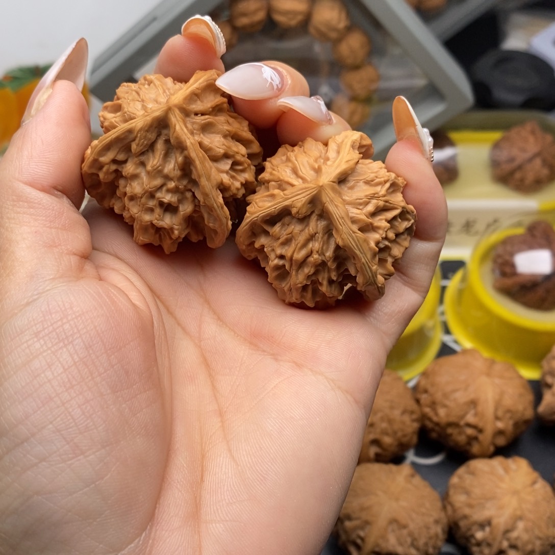 文玩核桃把件盘山三棱38