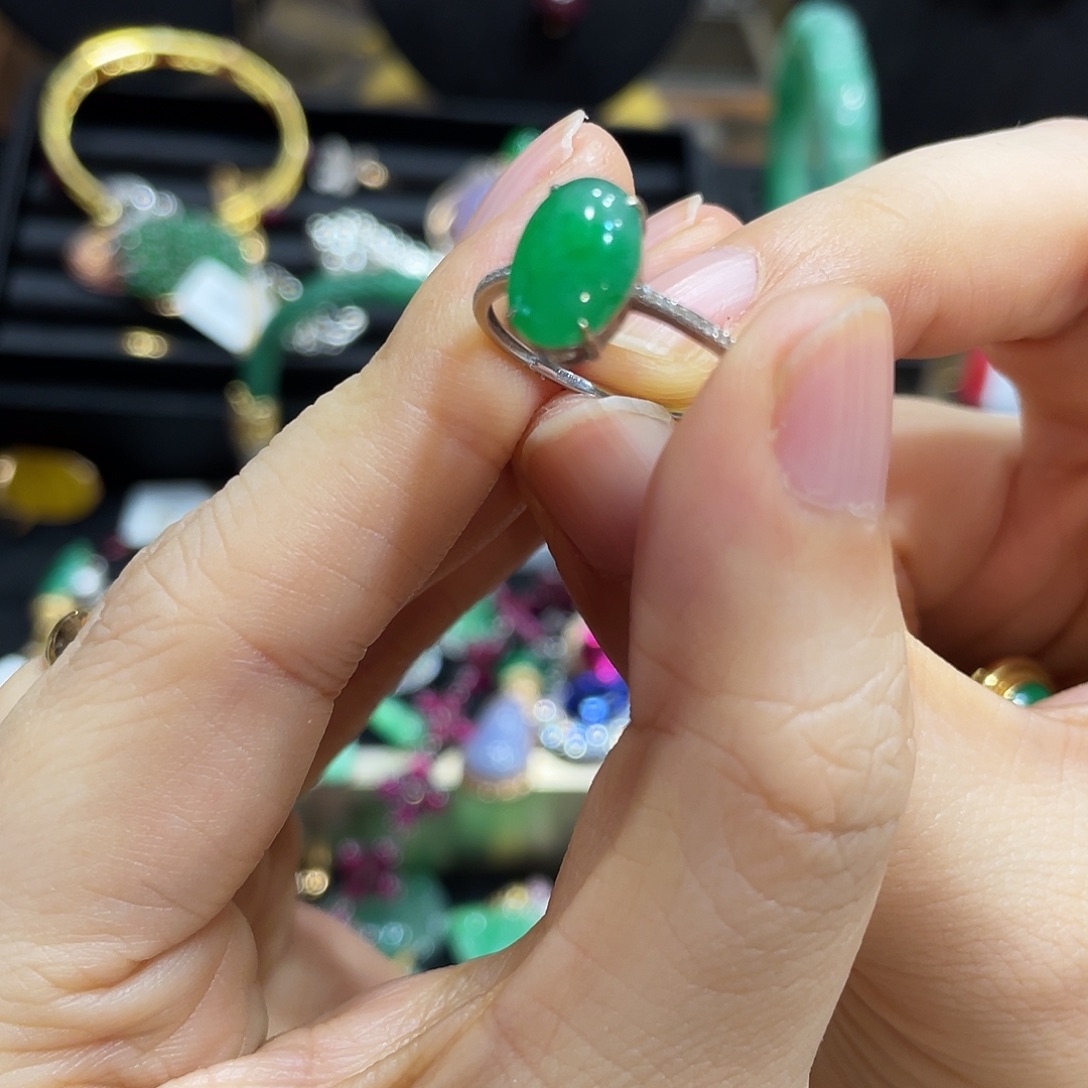 嫦***阁翡翠18K金镶嵌戒指