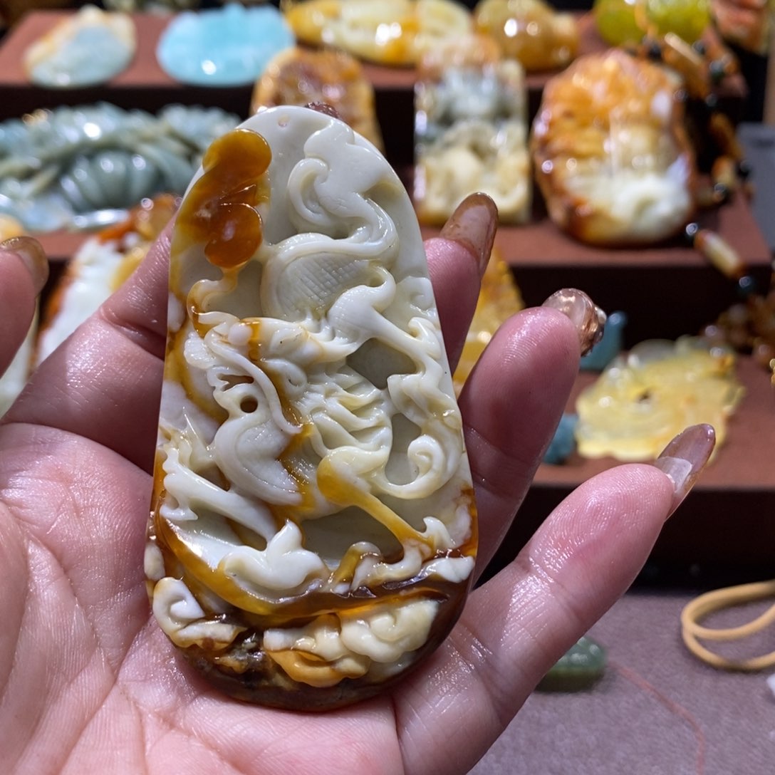 蛇纹石玉颈饰未镶嵌