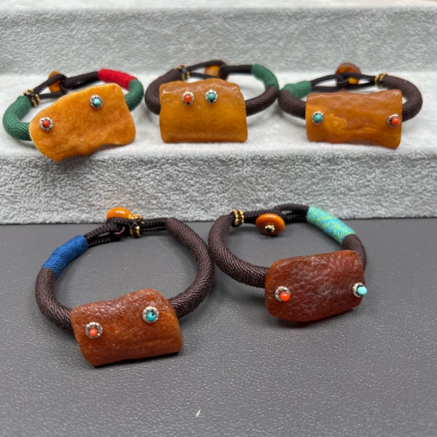 【唐唐臻品】蜜蜡原石/原皮方牌/手绳/纯手工编织/多样性发其一个