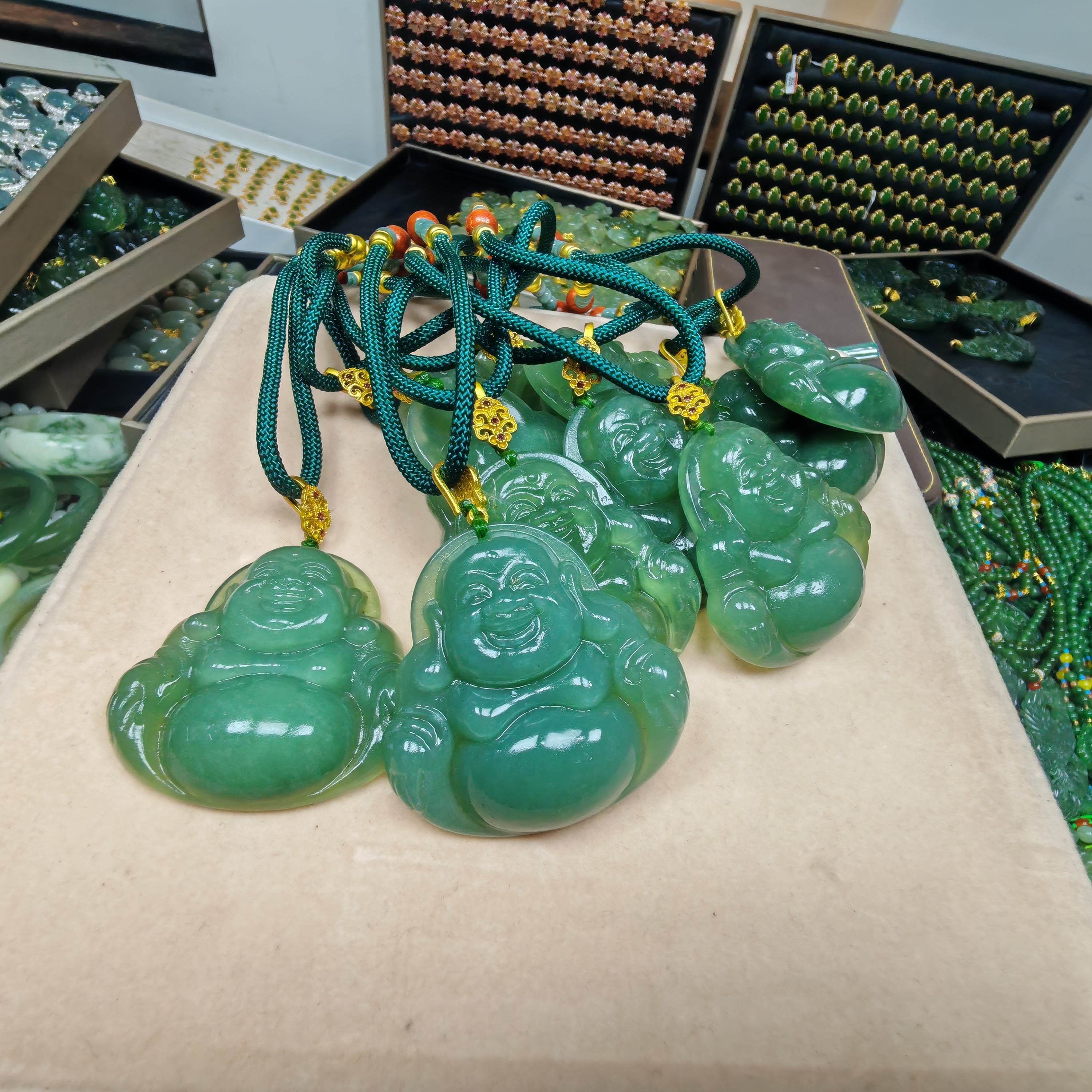 50-岫玉上品精美蓝水佛公挂件（万能扣半珠链）