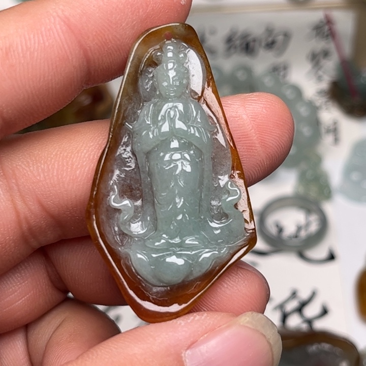 翡翠未镶嵌颈饰观音