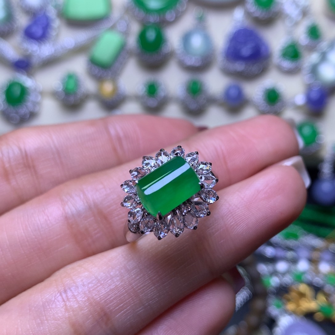 18K金镶嵌戒指翡翠