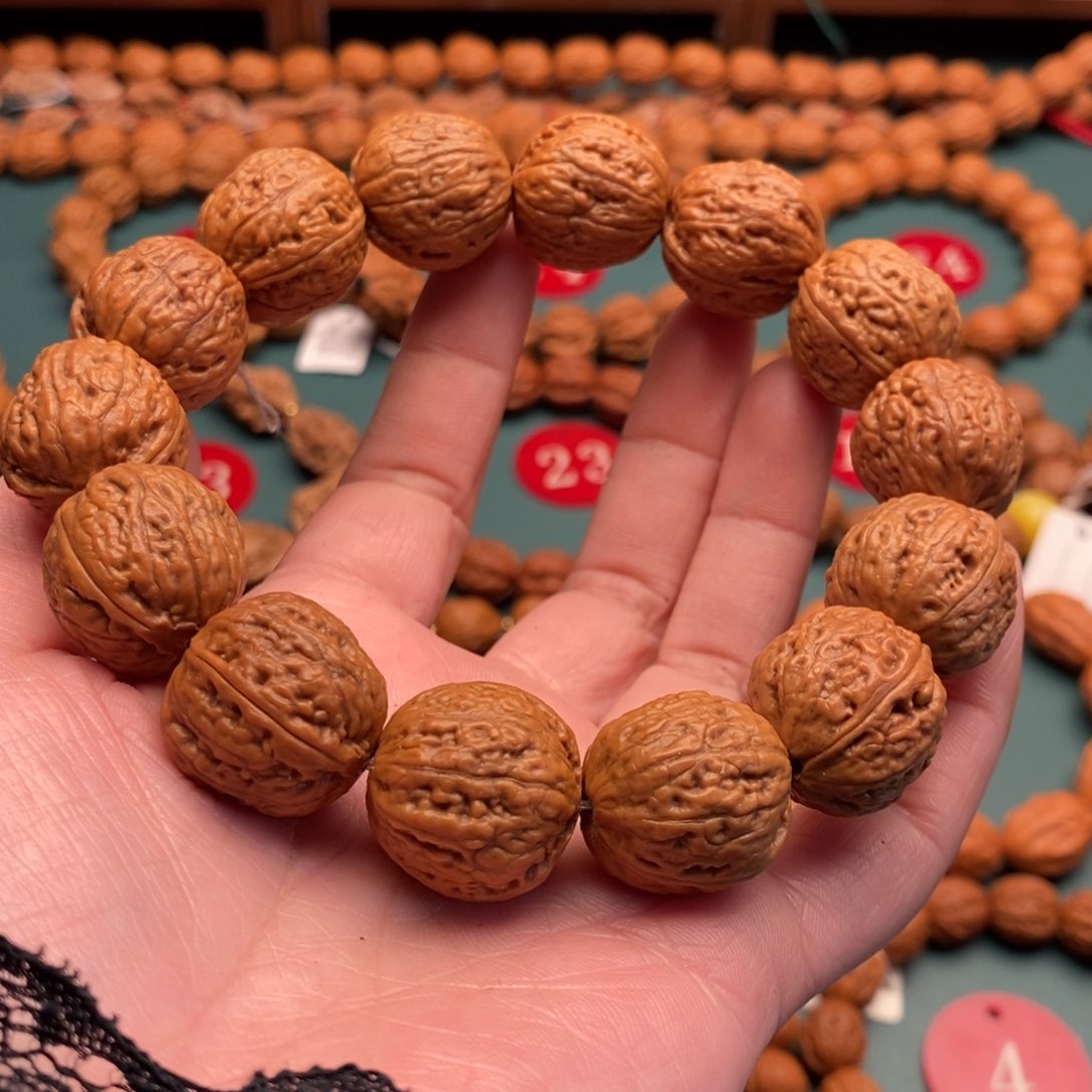 文玩核桃手串20尺寸麒麟纹