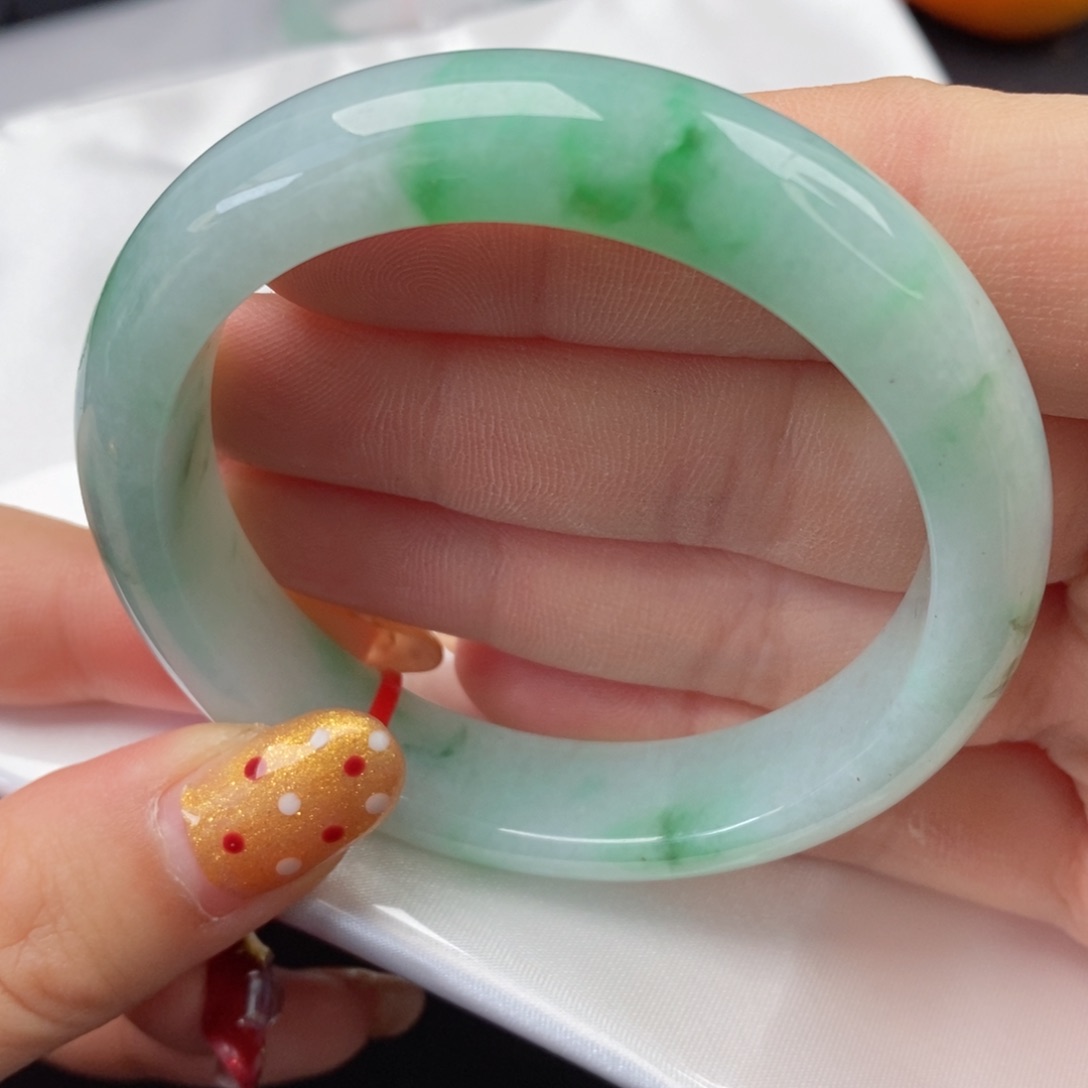 翡翠手镯未镶嵌54口