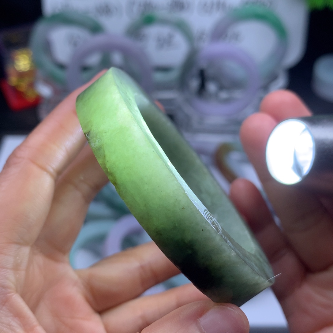 定制翡翠未镶嵌手镯
