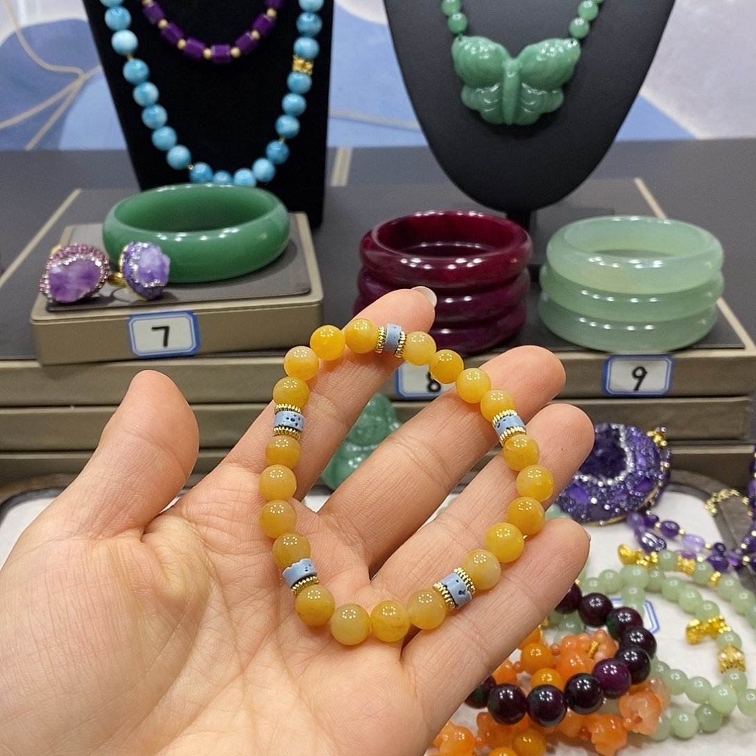 石英岩玉未镶嵌颈饰