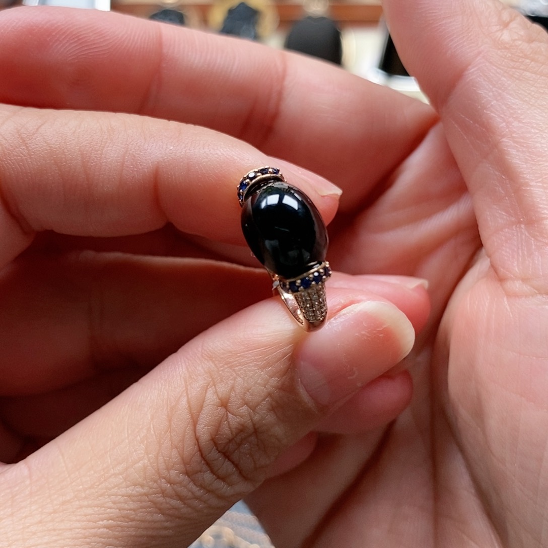 翡翠戒指18K金镶嵌天然缅甸翡翠