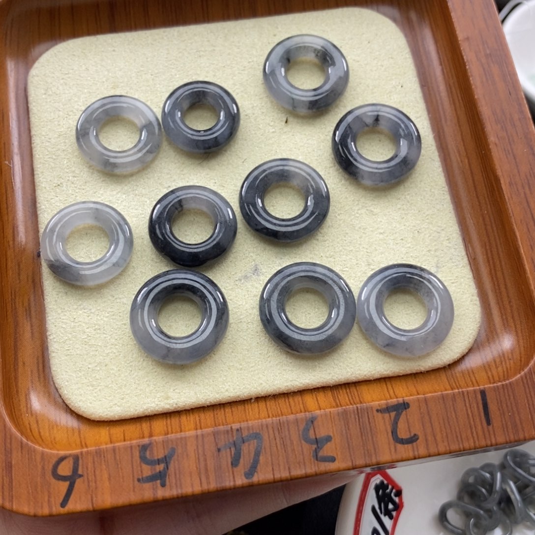 翡翠颈饰未镶嵌78一个可挑甜甜圈