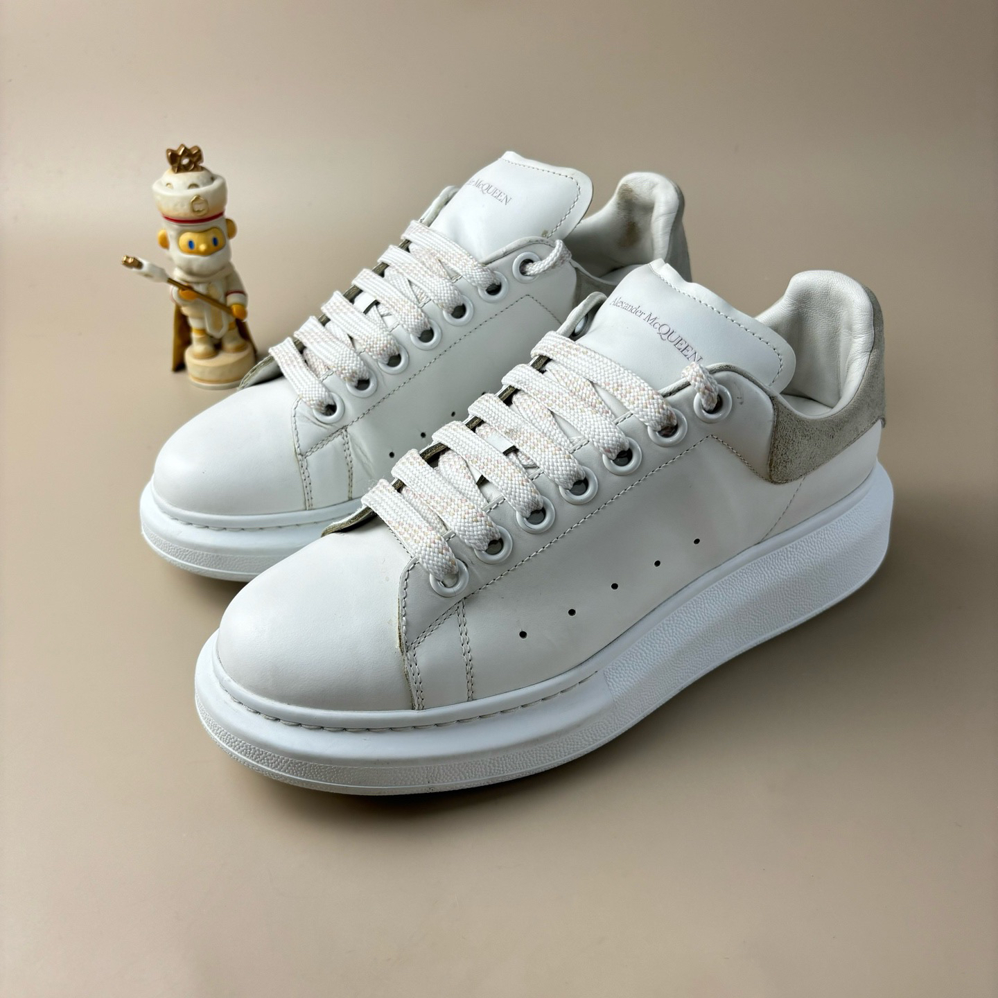 95新 Alexander McQueen/亚历山大·麦昆 灰白麂皮厚38.5码YLP3088