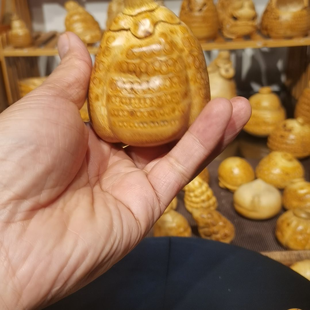 信***翁香榧木竹根雕摆件配饰金蟾杂相