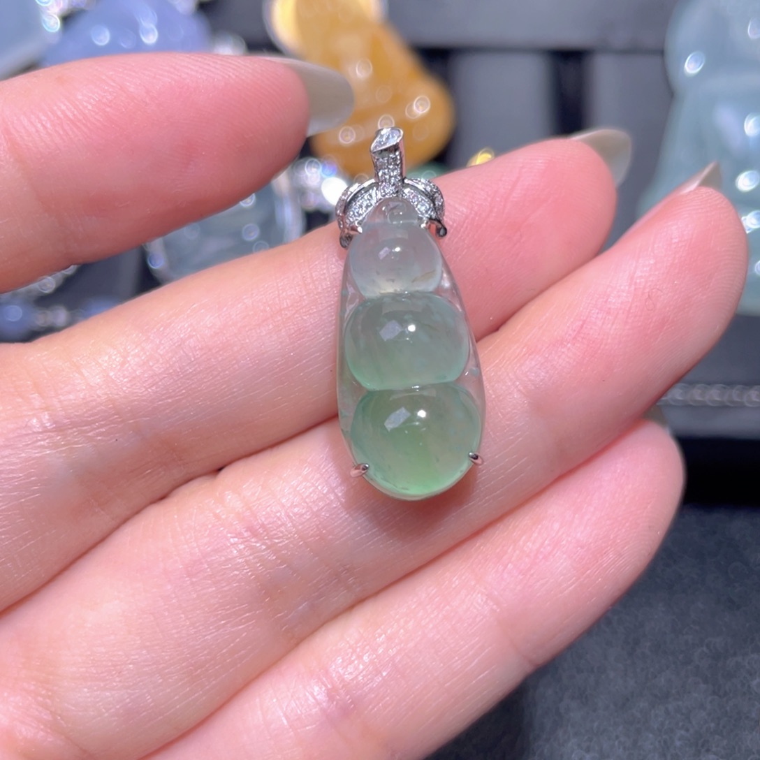 颈饰18K金镶嵌翡翠翡翠