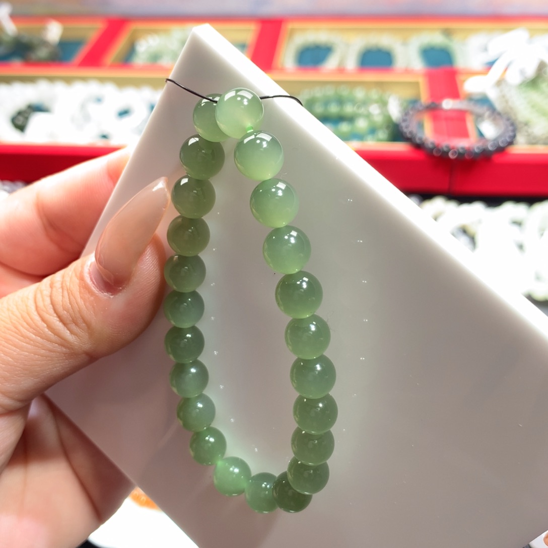 和田玉手串未镶嵌湖水绿微猫