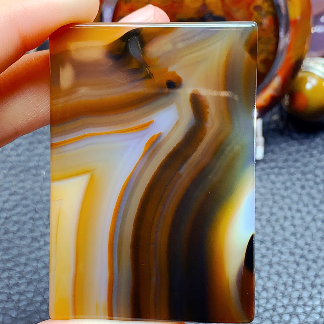 玛瑙/玉髓吊坠55未镶嵌不****民