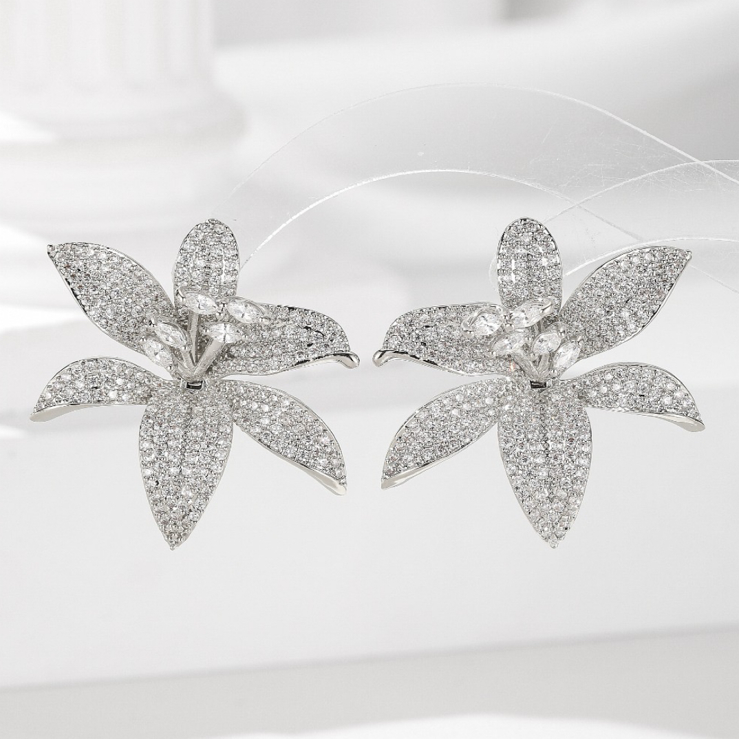 铜合金合成锆石耳饰 3569高级轻奢时尚百搭款百合花耳环