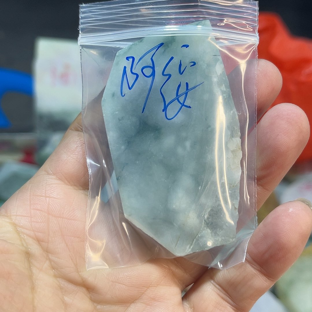 纯铜锆石合金阿*饰品。           