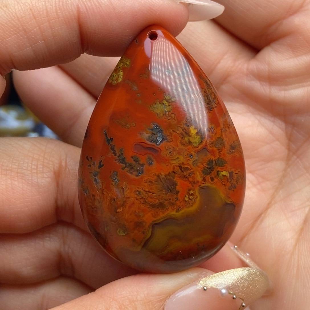 玛瑙/玉髓颈饰未镶嵌战国红