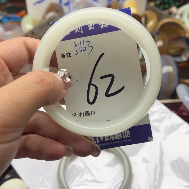 石英质玉颈饰未镶嵌