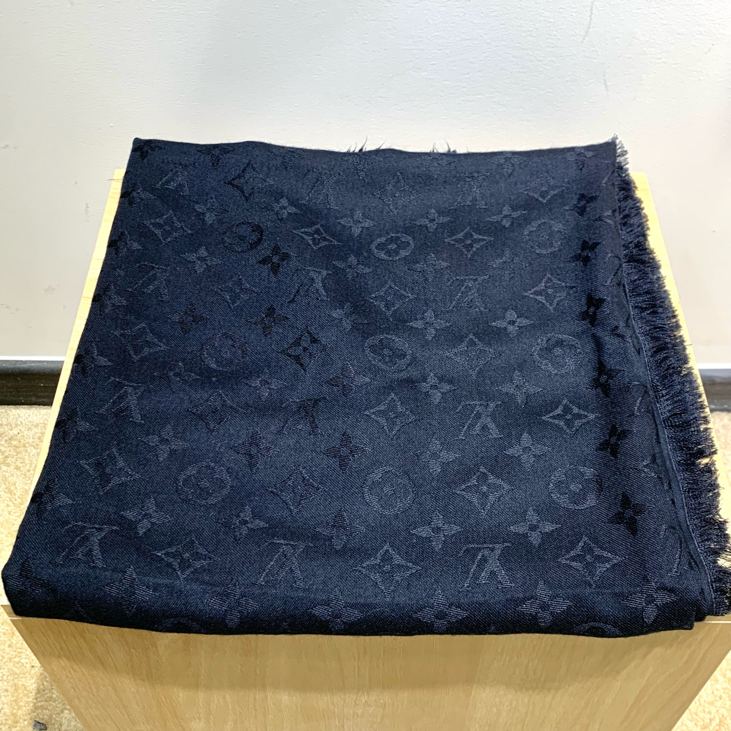 99新 LouisVuitton/路易威登 经典老花印花披肩大方巾/P1118