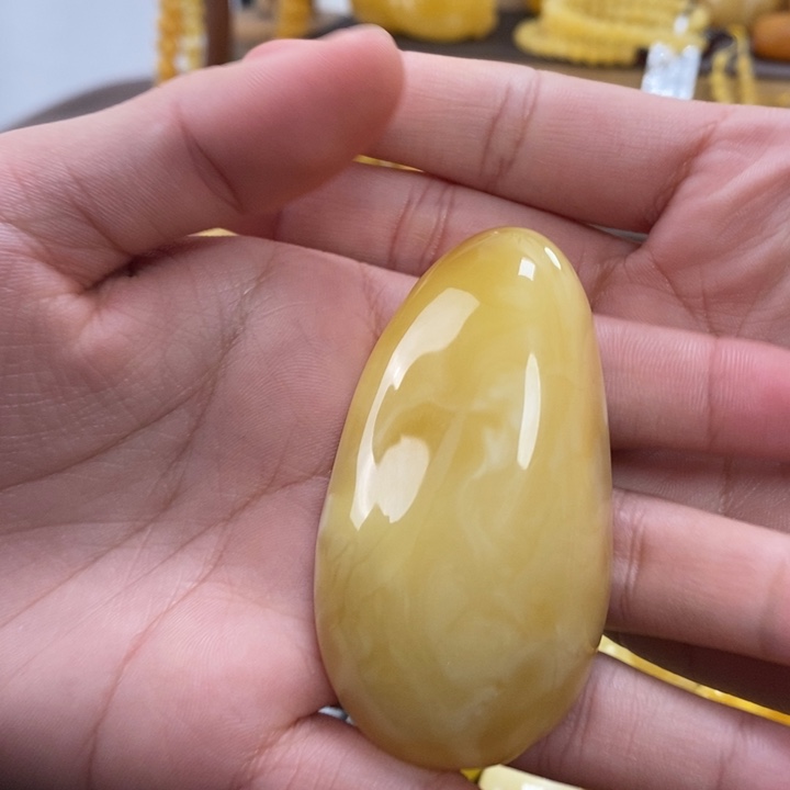 琥珀裸石未镶嵌随行吊坠