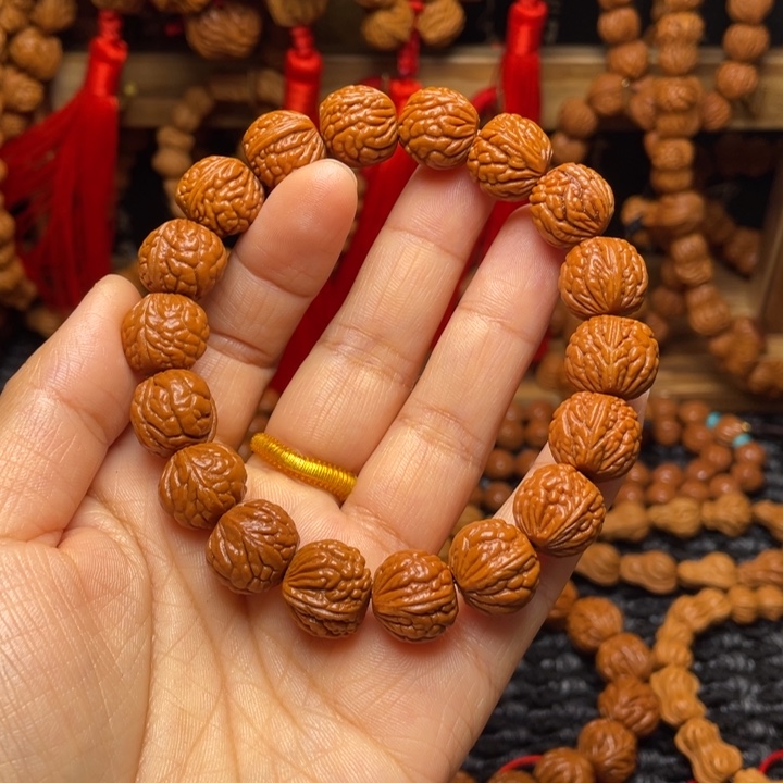 木质类龙纹桃枭挂件