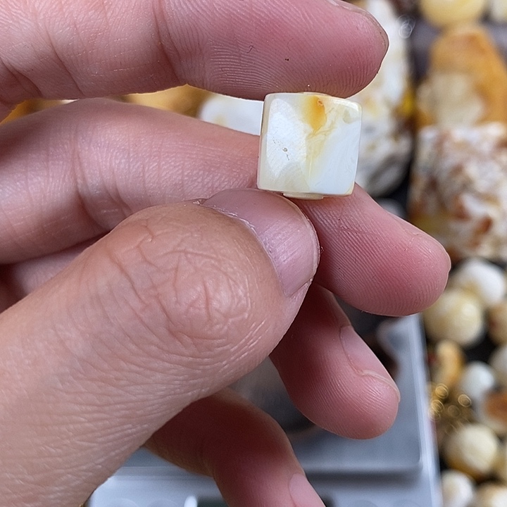 琥珀未镶嵌珠宝奇石我