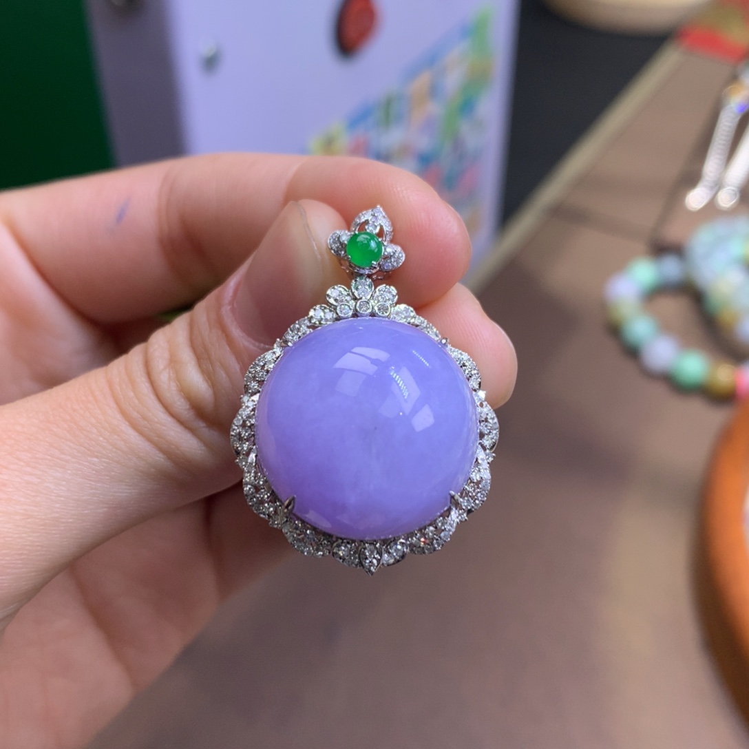 翡翠18K金镶嵌颈饰翡翠