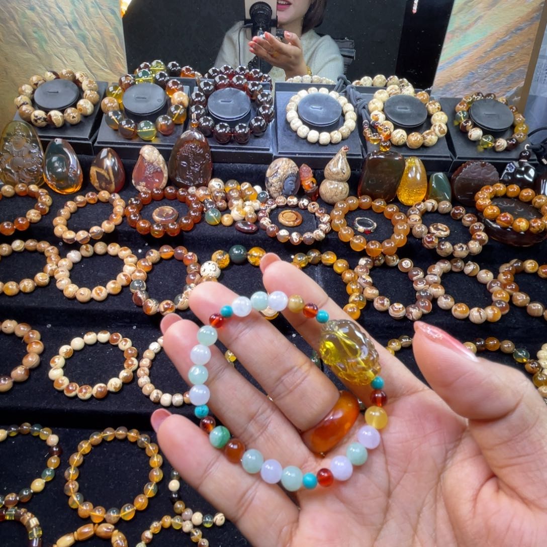 琥珀未镶嵌手串貔貅