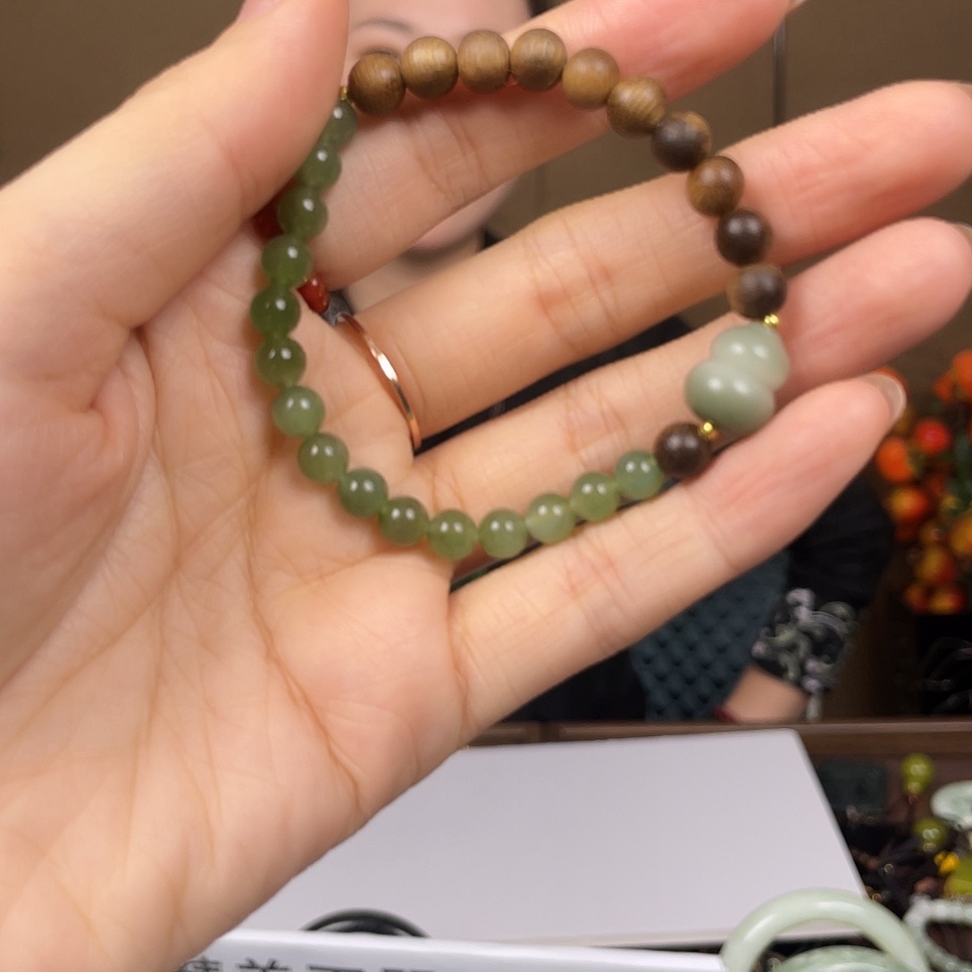 S***s和田玉（糖玉）未镶嵌颈饰