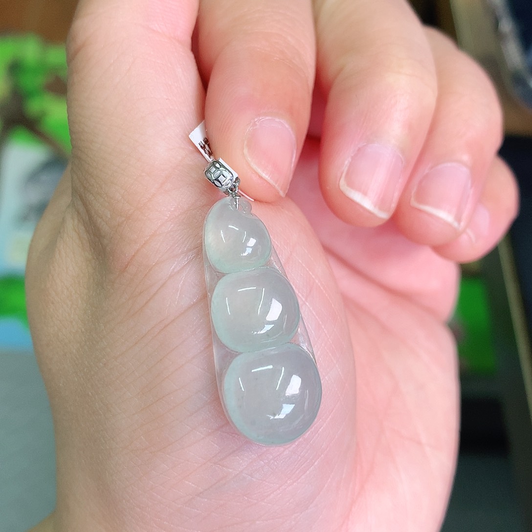 翡翠颈饰18K金镶嵌冰胶晴豆子