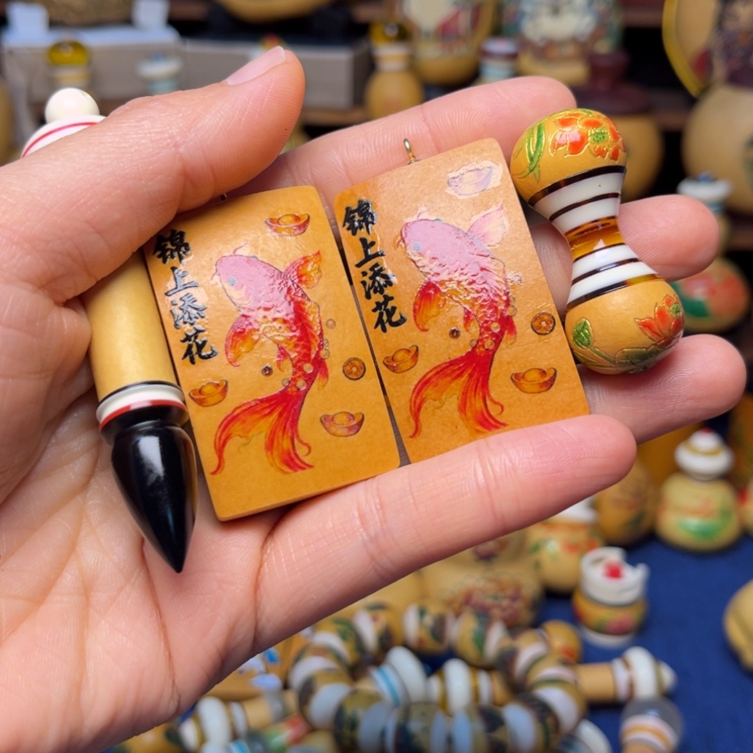 伊****大叶紫檀（黑酸枝木类）