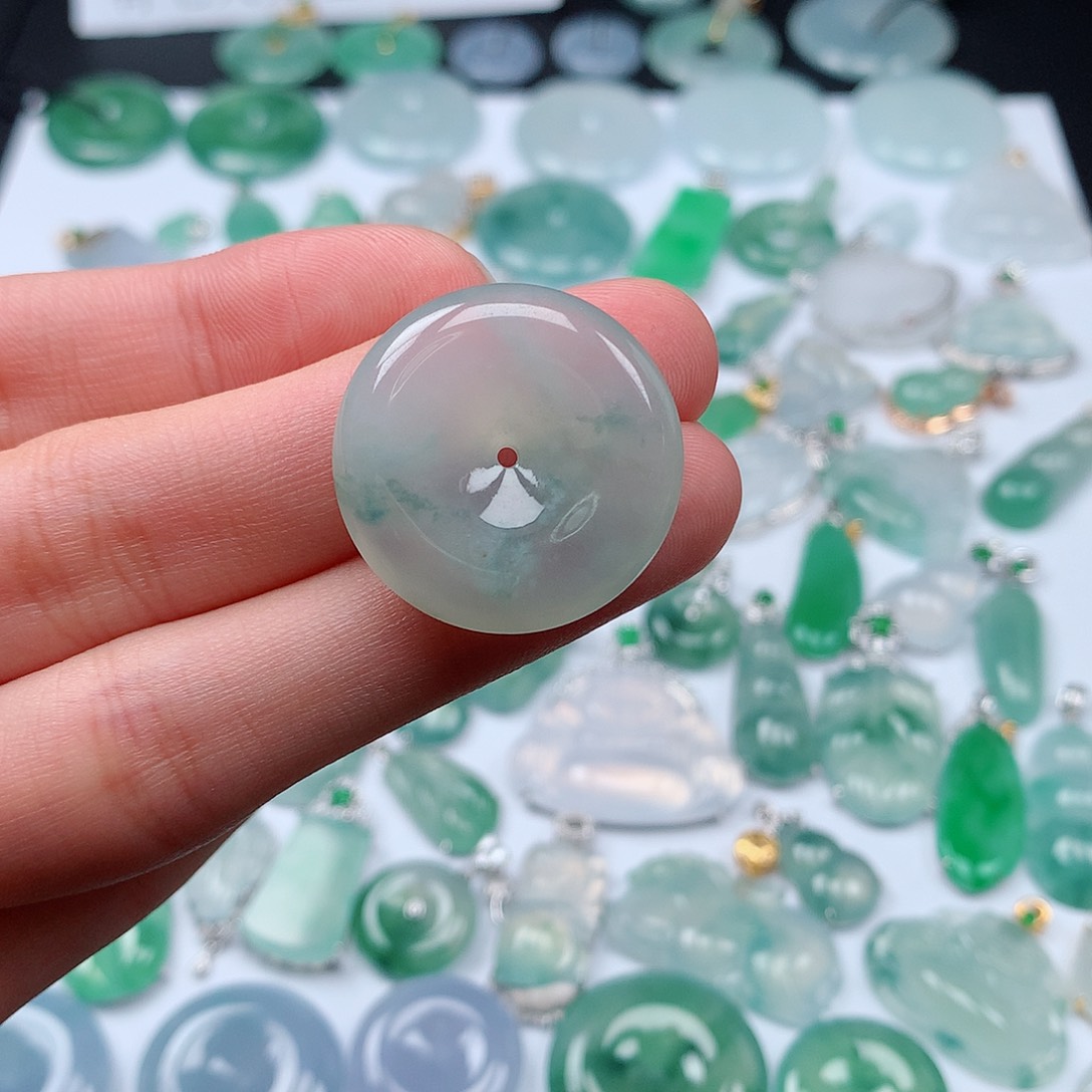 翡翠颈饰未镶嵌天然翡翠