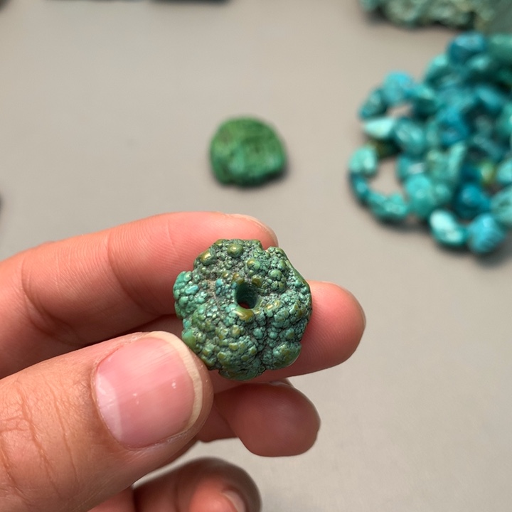 绿松石未镶嵌颈饰