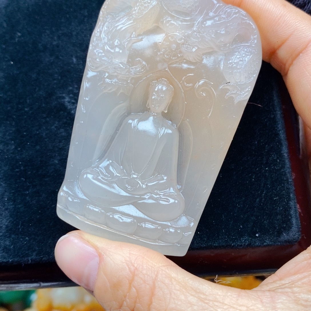 石英质玉（黄龙玉）颈饰未镶嵌