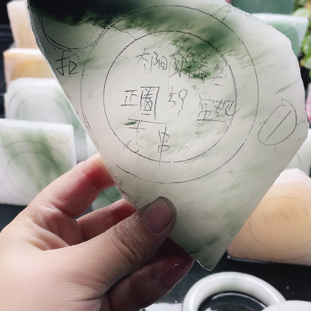 太***哭定制石英质玉未镶嵌天山翠手镯