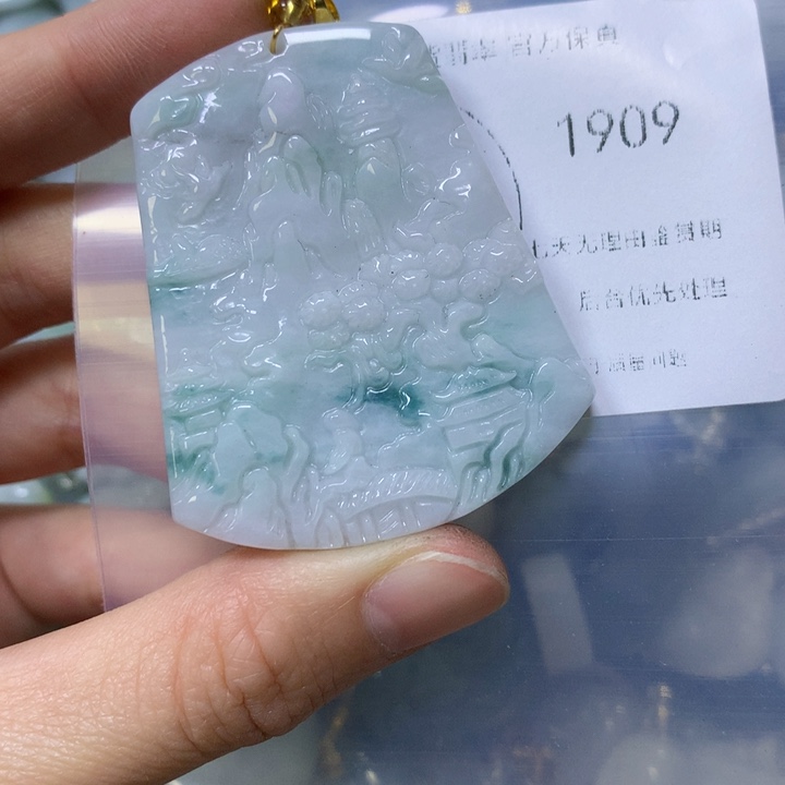 翡翠颈饰未镶嵌翡翠