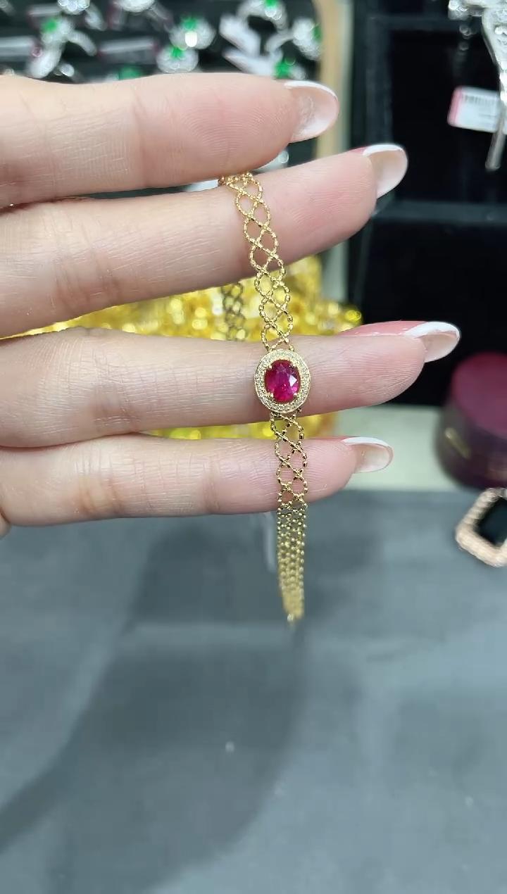 18K金镶嵌无烧红宝石手链蕾丝
