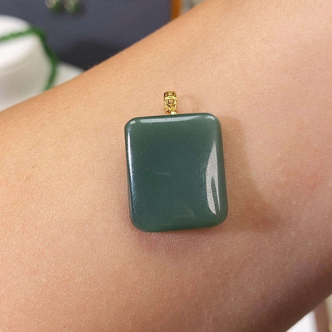 和田玉18K金镶嵌颈饰