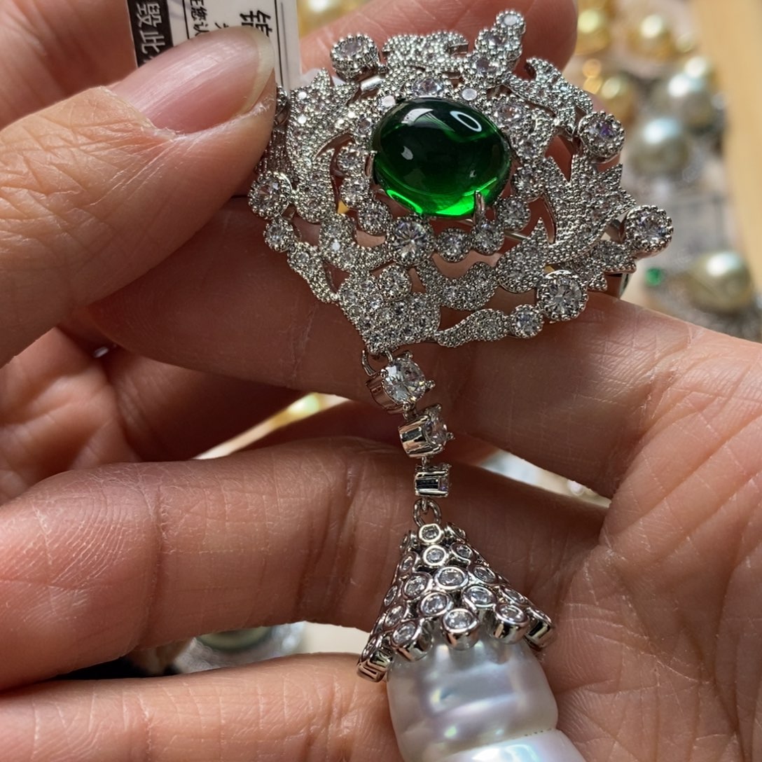 海水珍珠胸饰合金