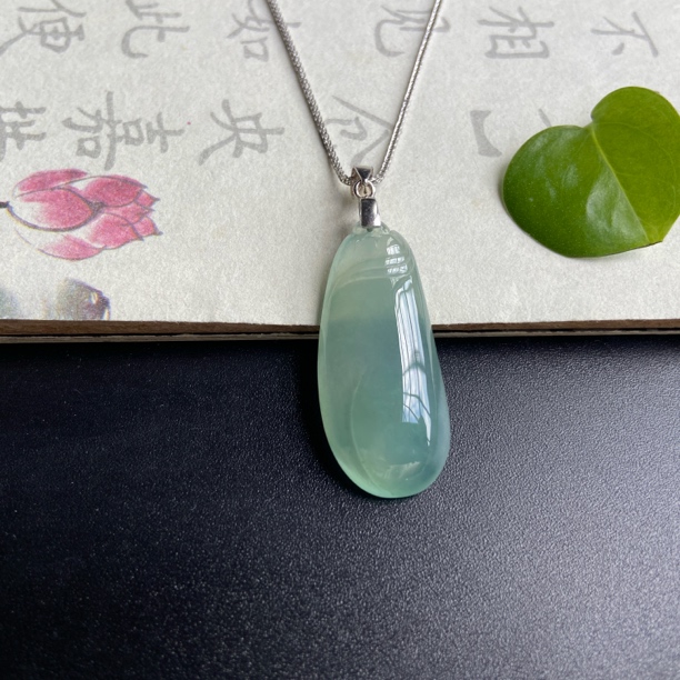 C10纯天然缅甸翡翠《福瓜》冰透镶嵌时尚精美