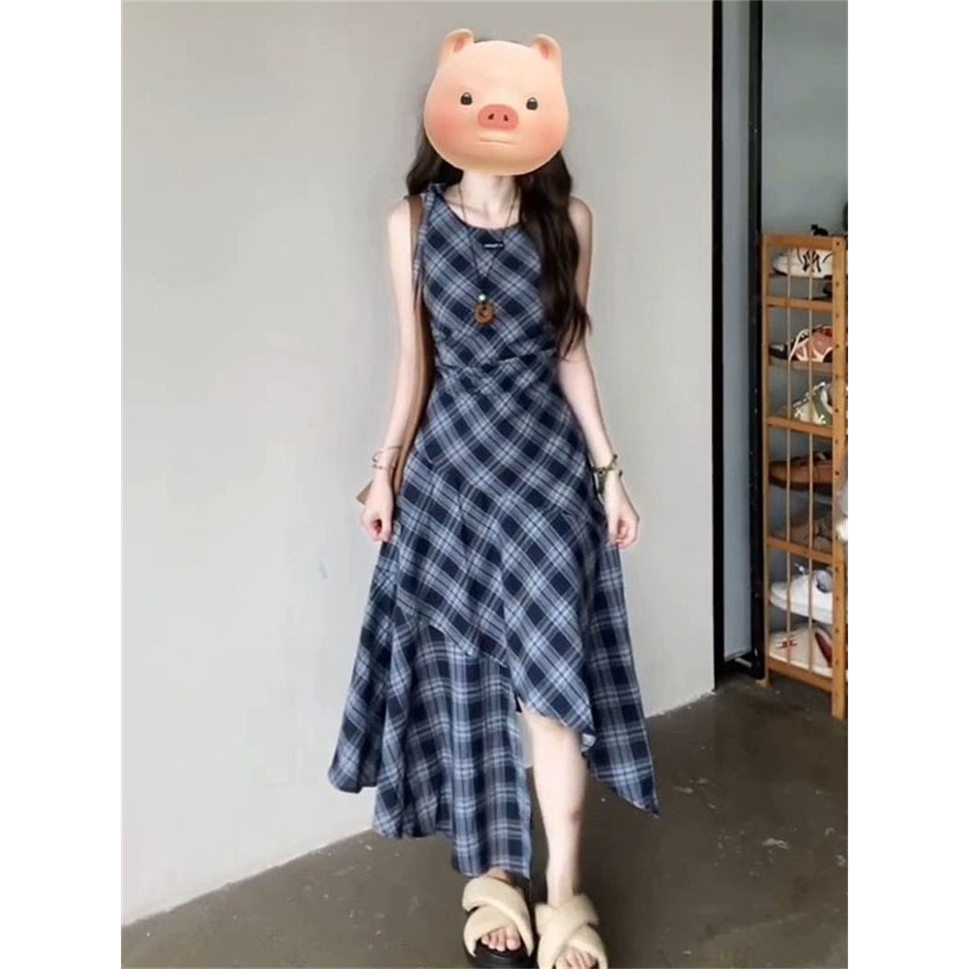 韩系复古轻薄垂感格纹无袖背心连衣裙女夏季设计感不规则收腰长裙