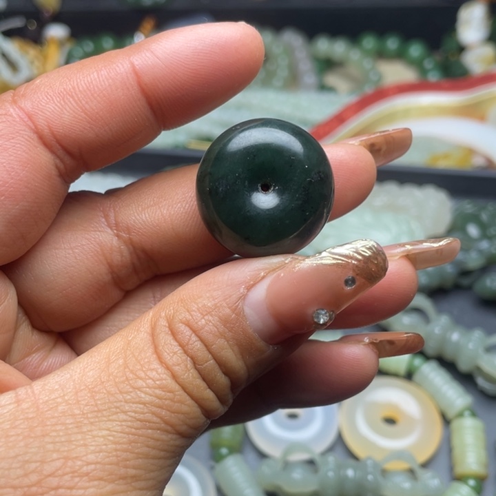 和田玉未镶嵌珠宝半成品