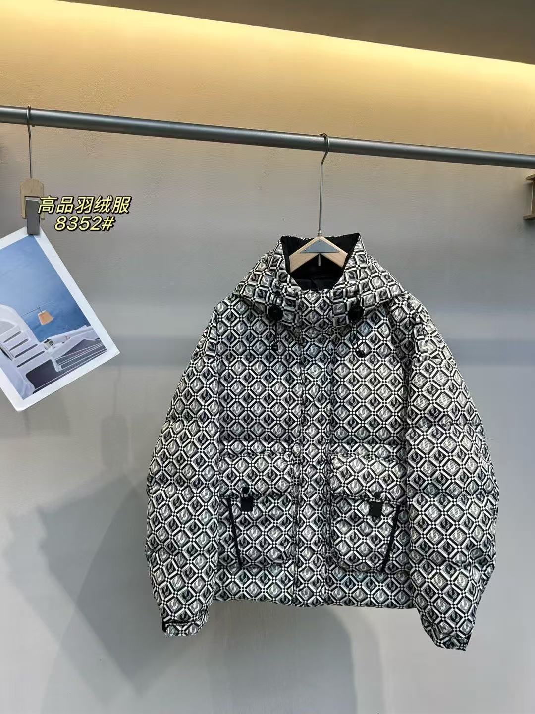 536 素劲2 冬季潮牌高品男女几何图案保暖时尚连帽羽绒服 YR8352