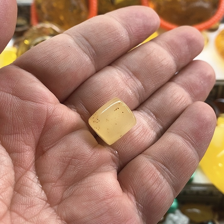 琥珀项链未镶嵌桶珠