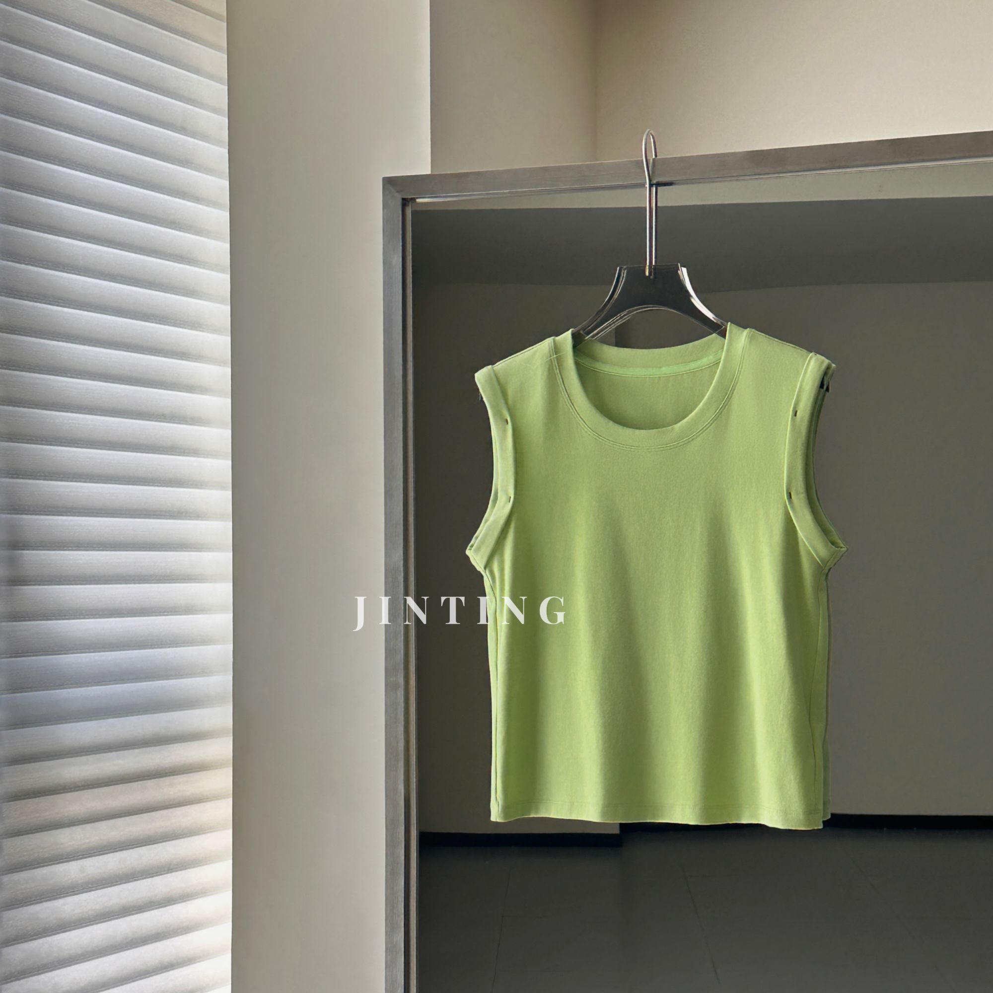 今婷夏季时尚简约宽松潮流百搭舒适休闲圆领无袖背心女-M25202415