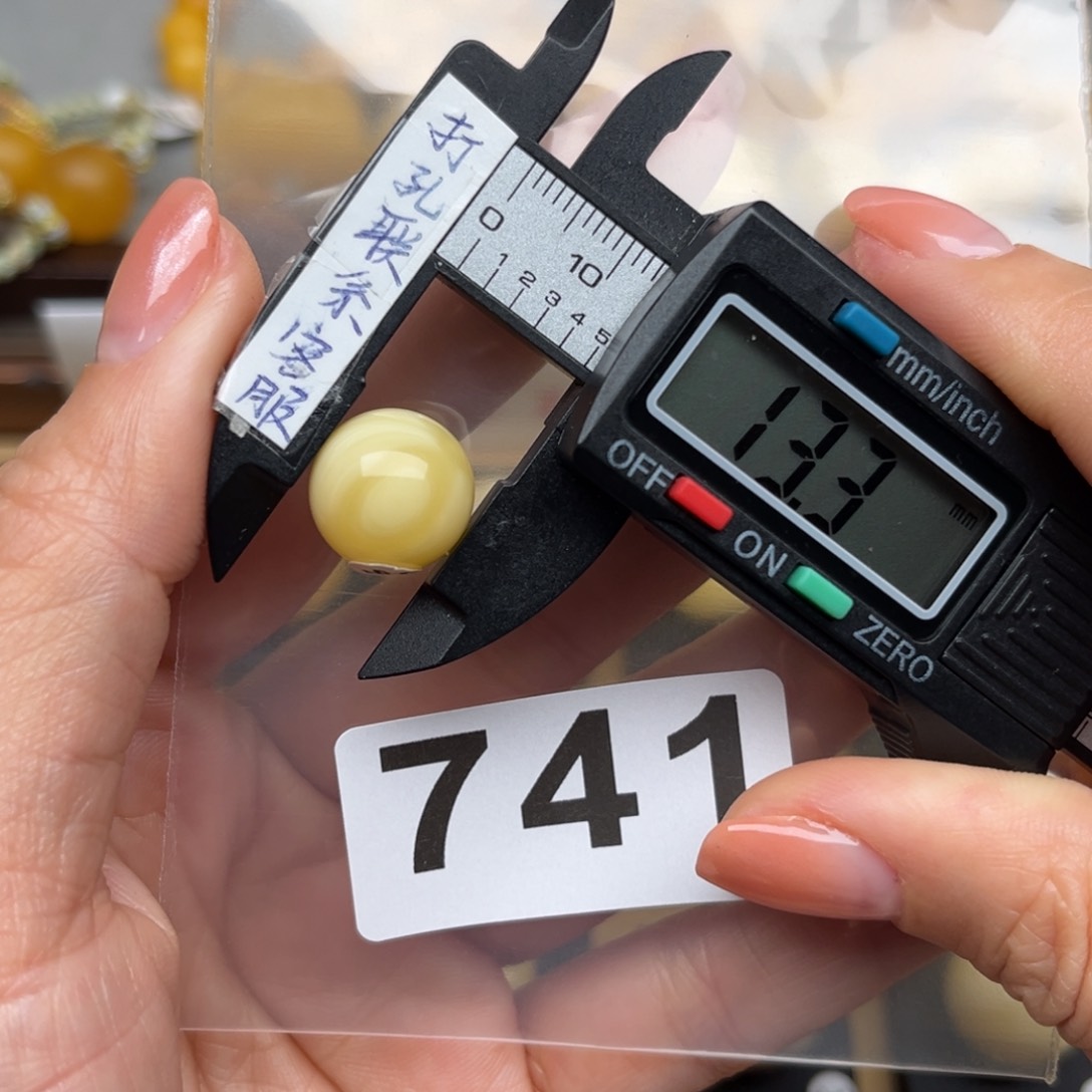 蜜蜡裸石未镶嵌蜜蜡