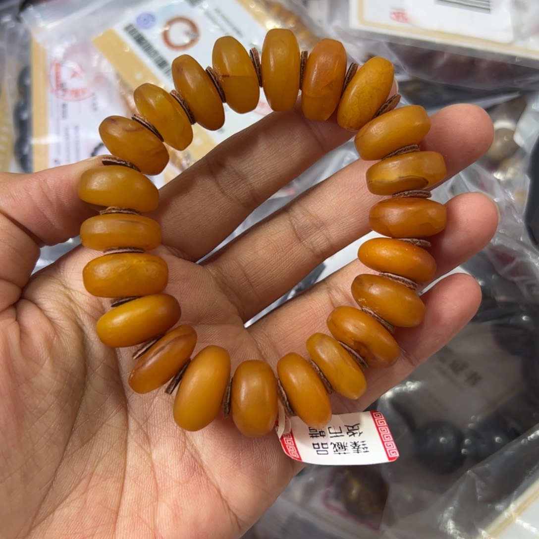 未镶嵌琥珀珠宝奇石93